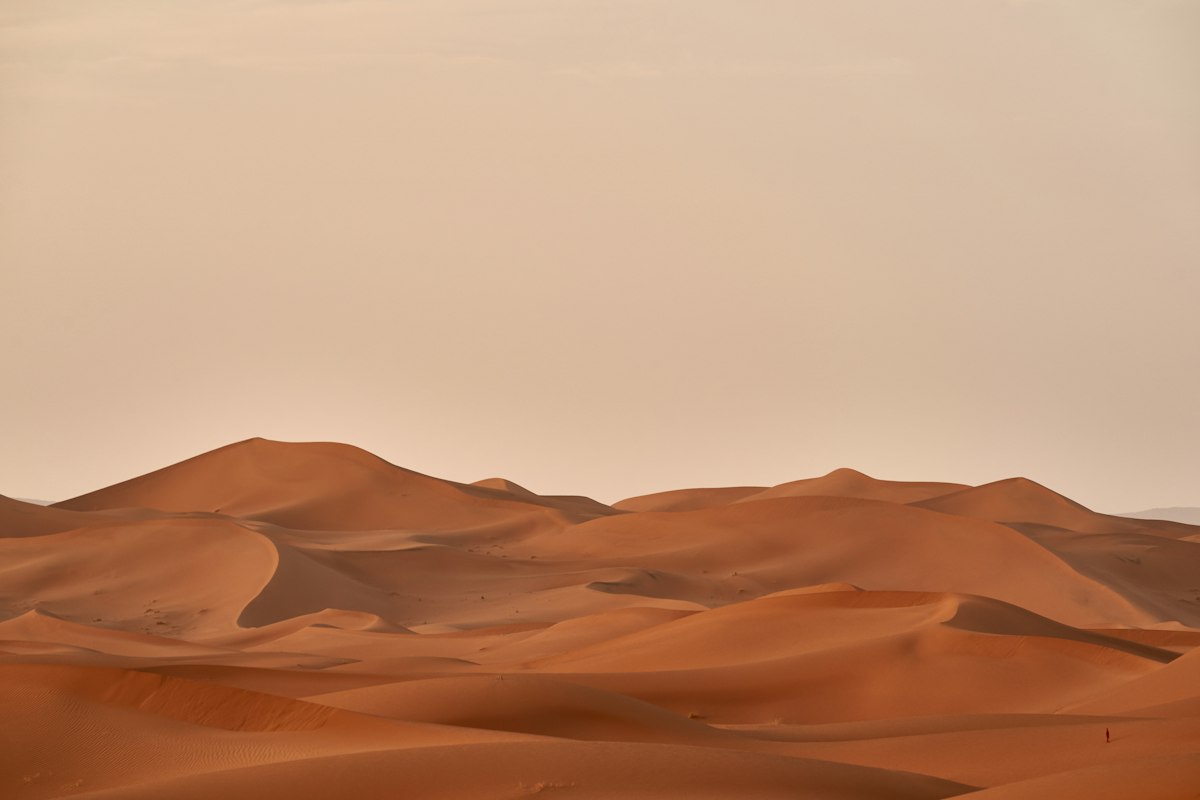 كثبان رملية ذهبية