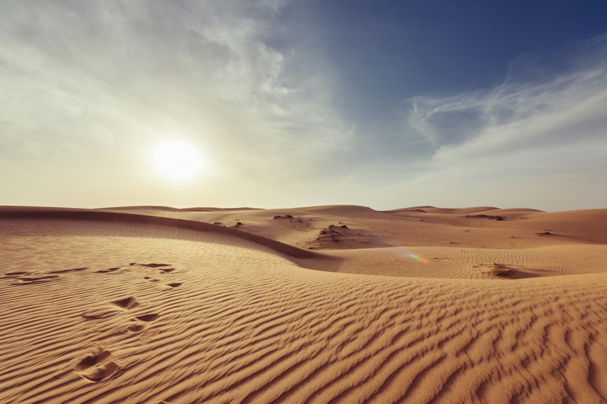 شروق الشمس على رمال البر